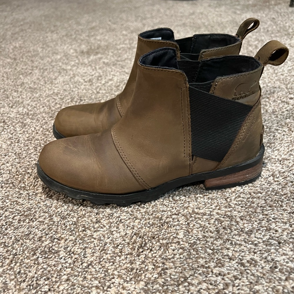 Sorel Emelie II Chelsea boots size 7